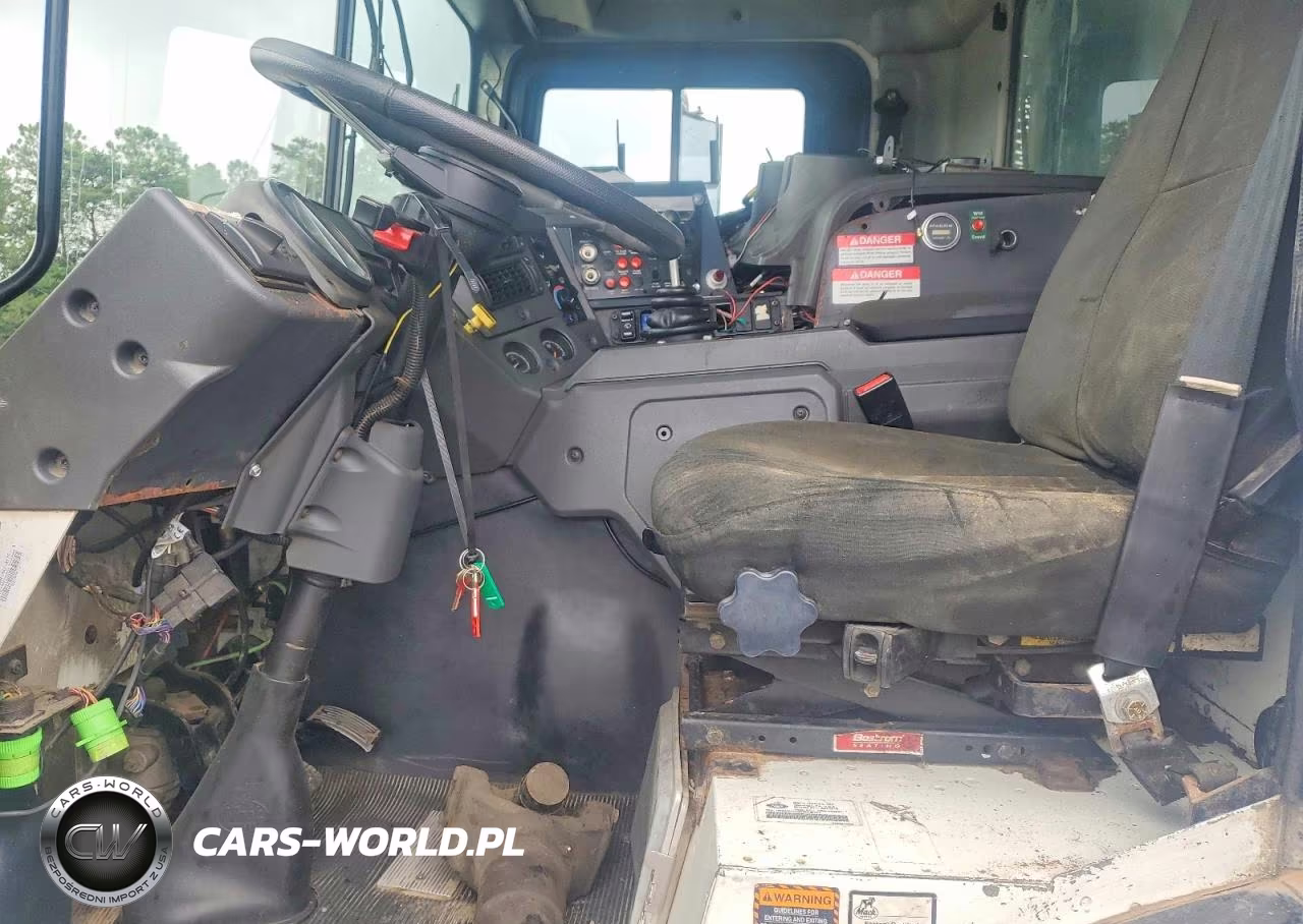 2010 Mack Mru613 Refuse Truck VIN:1M2AV02C0AM005721 - 7