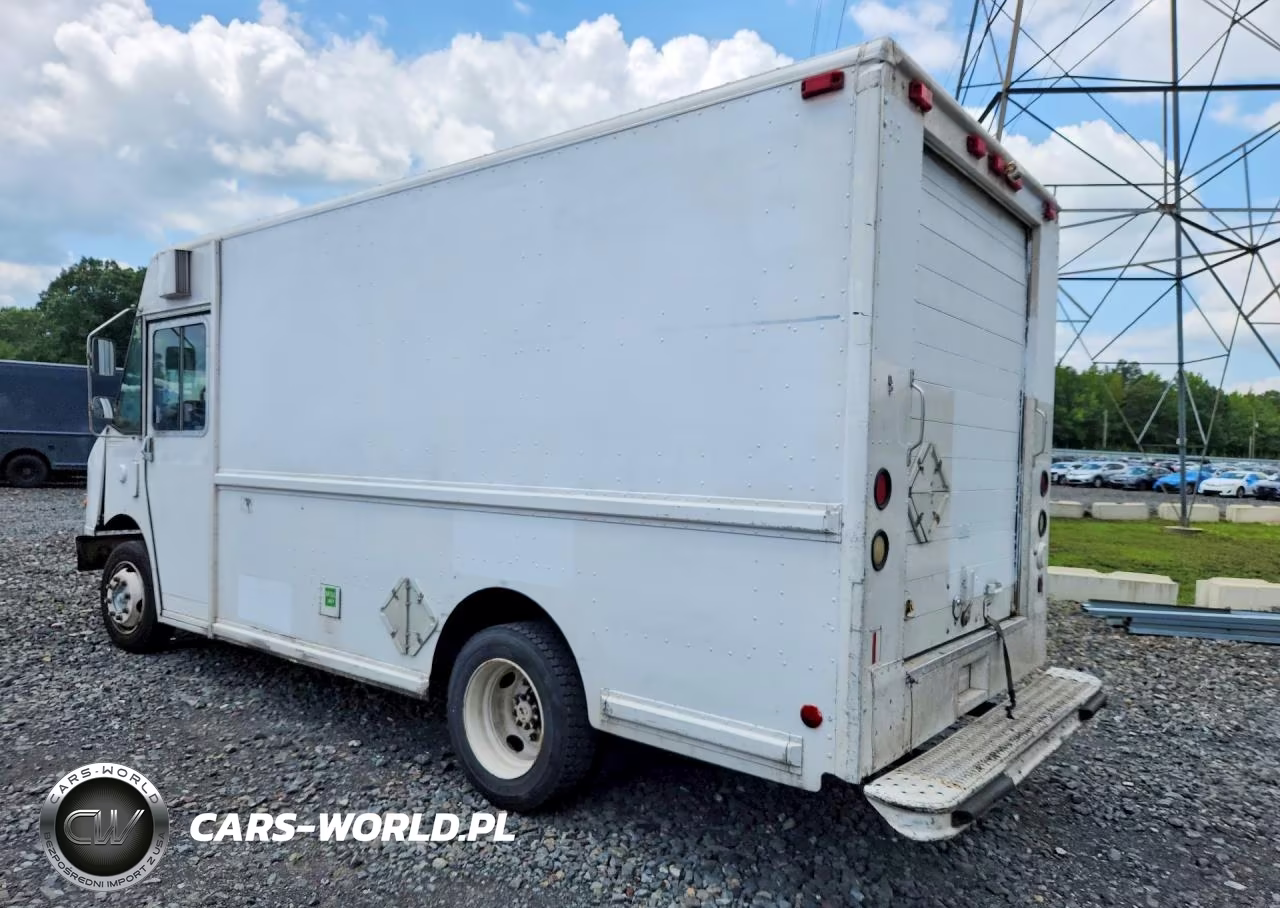 2001 Freightliner Chassis M Line Walk-In Van VIN:4UZAANBW41CH52900 - 2