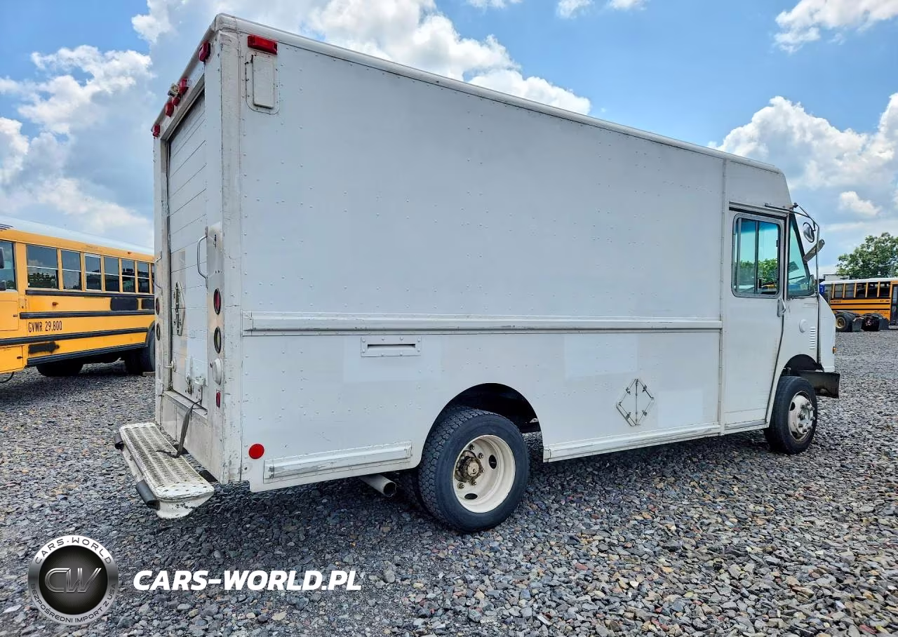 2001 Freightliner Chassis M Line Walk-In Van VIN:4UZAANBW41CH52900 - 3