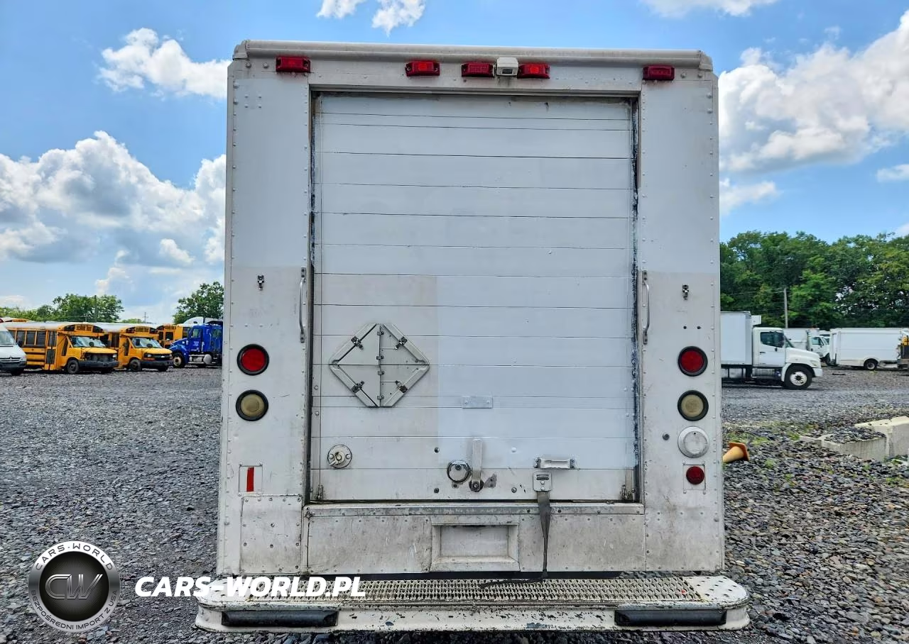 2001 Freightliner Chassis M Line Walk-In Van VIN:4UZAANBW41CH52900 - 6