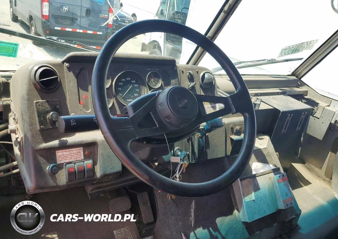 2001 Freightliner Chassis M Line Walk-In Van VIN:4UZAANBW41CH52900 - 8