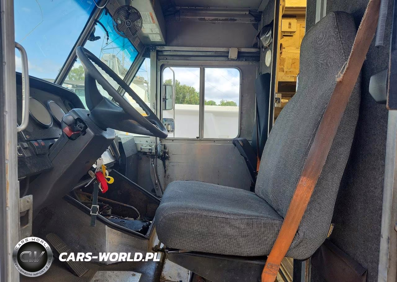 2004 Freightliner Chassis M Line Walk-In Van VIN:4UZAANBW54CN46552 - 7