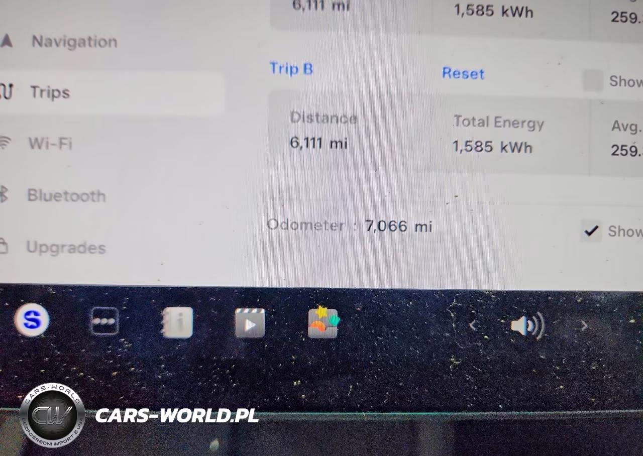 2025 Tesla Model 3 VIN:5YJ3E1EB4SF938053 - 9