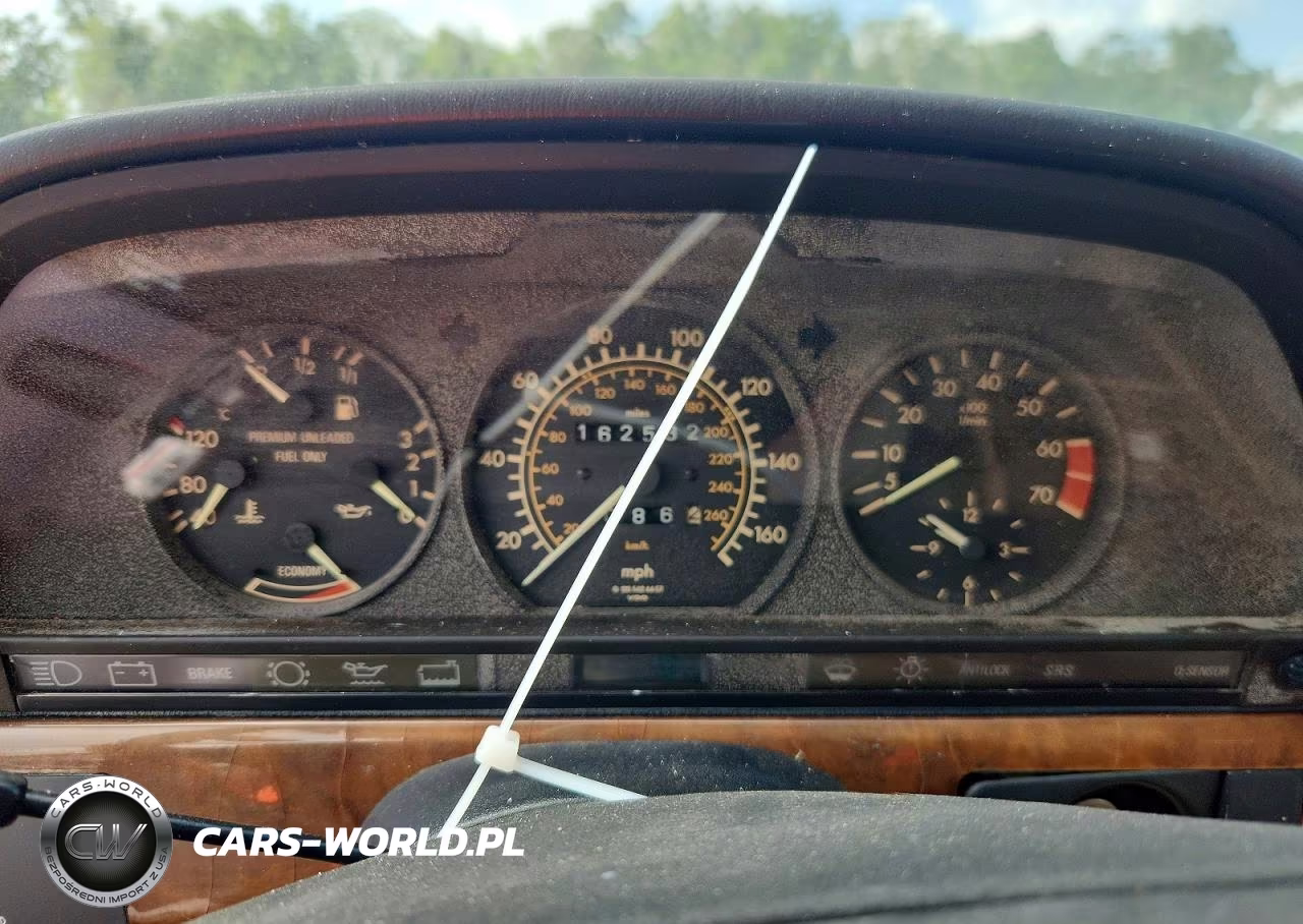 1987 Mercedes-Benz 560 Sec VIN:WDBCA45D4HA304613 - 9