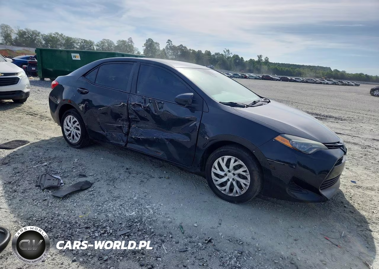 2018 Toyota Corolla Le VIN:5YFBURHE9JP755477 - 4