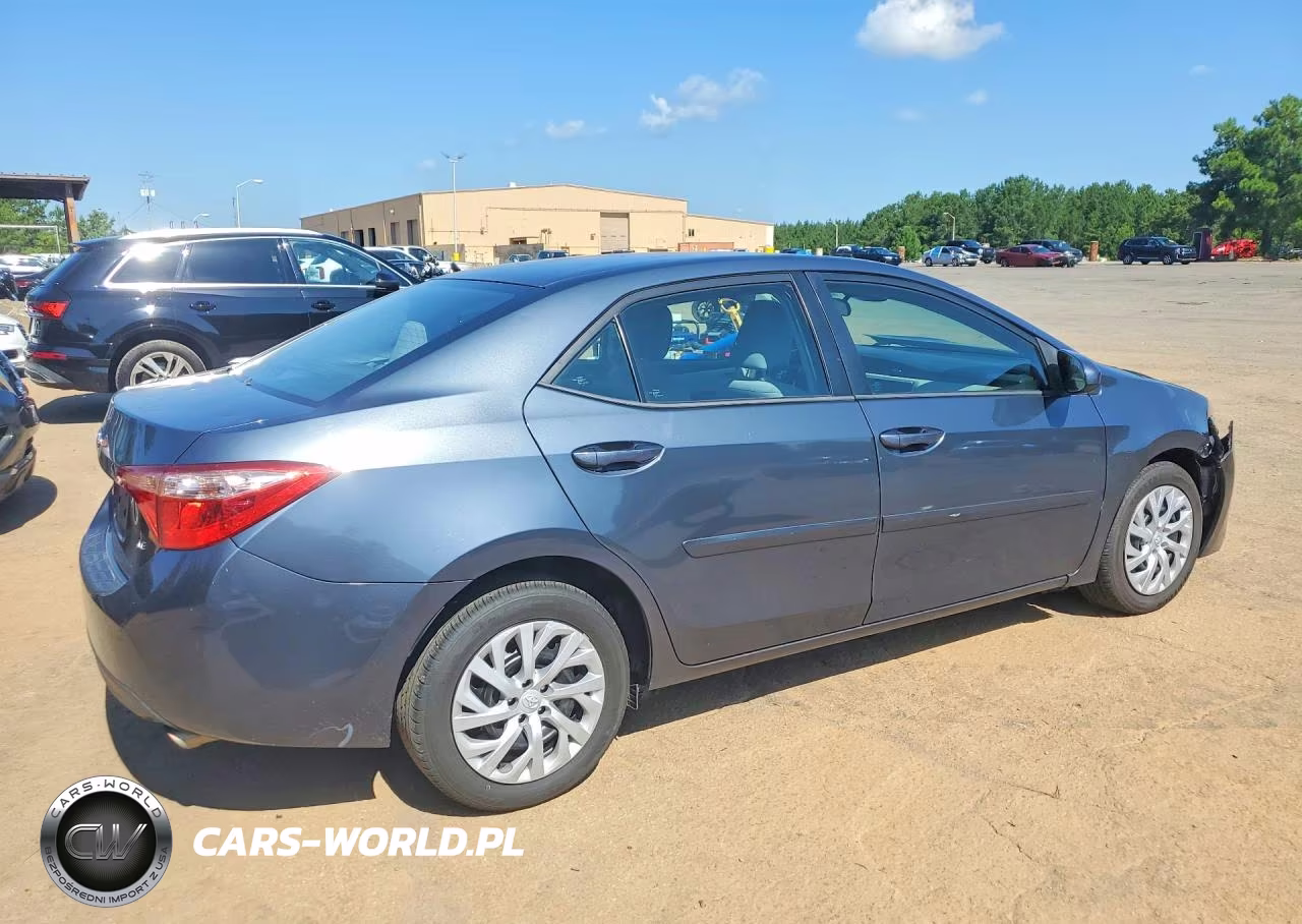 2018 Toyota Corolla Le VIN:5YFBURHE4JP776091 - 3