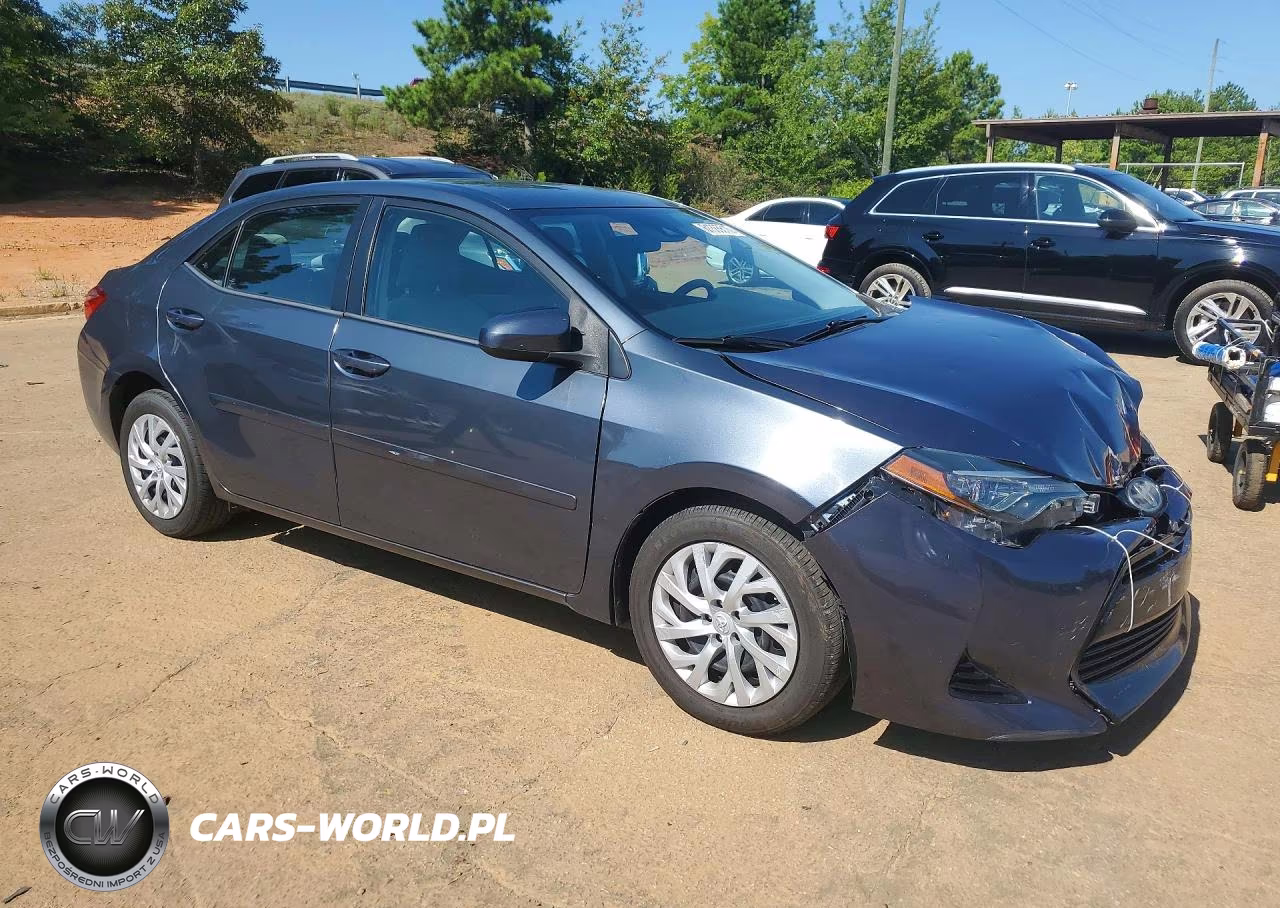 2018 Toyota Corolla Le VIN:5YFBURHE4JP776091 - 4
