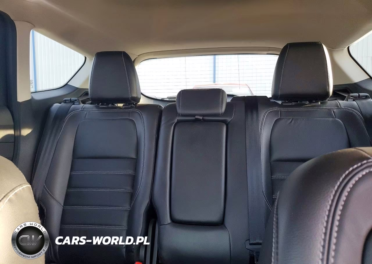 2018 Ford Escape Titanium VIN:1FMCU9J90JUA03134 - 10