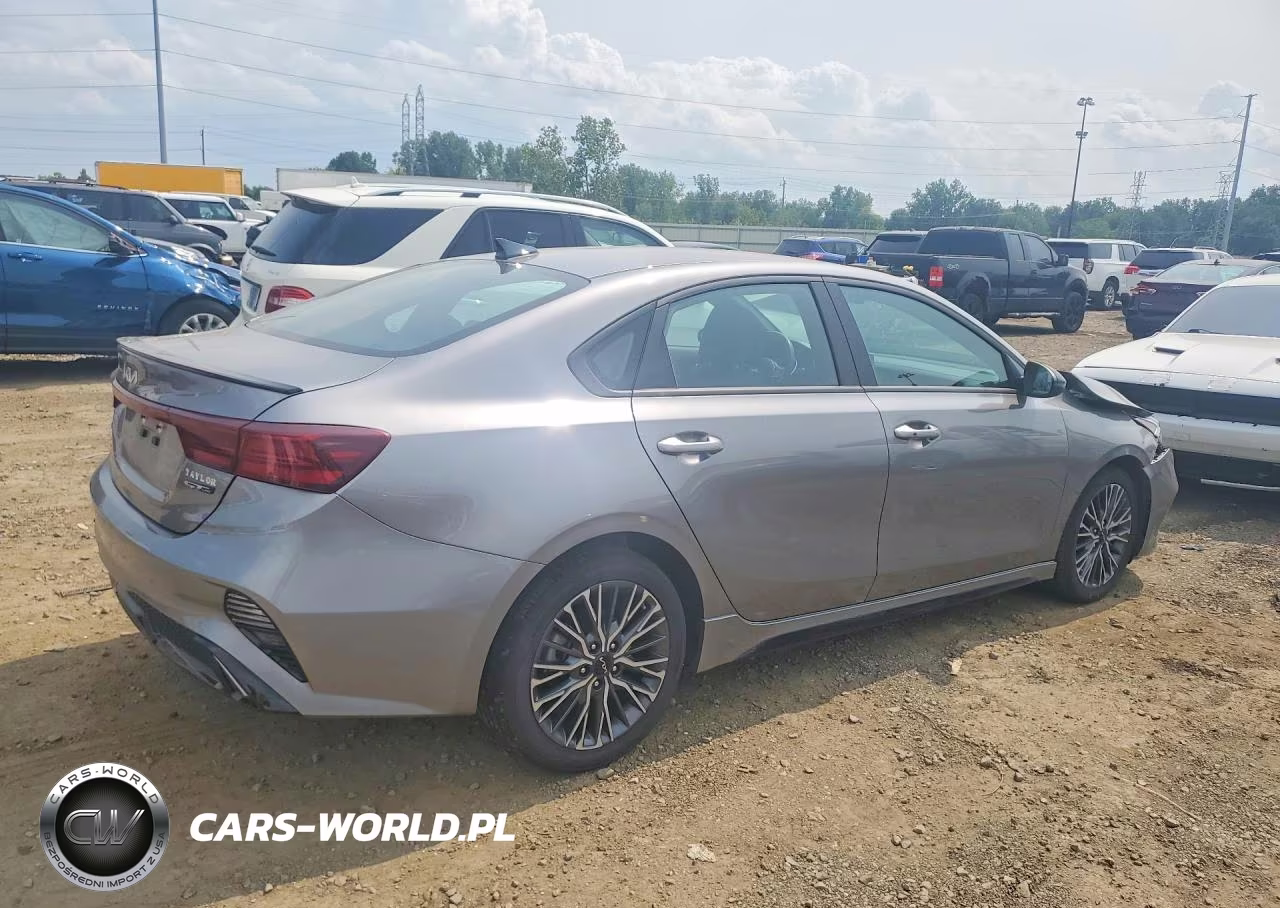 2023 Kia Forte Gt Line VIN:3KPF54AD0PE645673 - 3