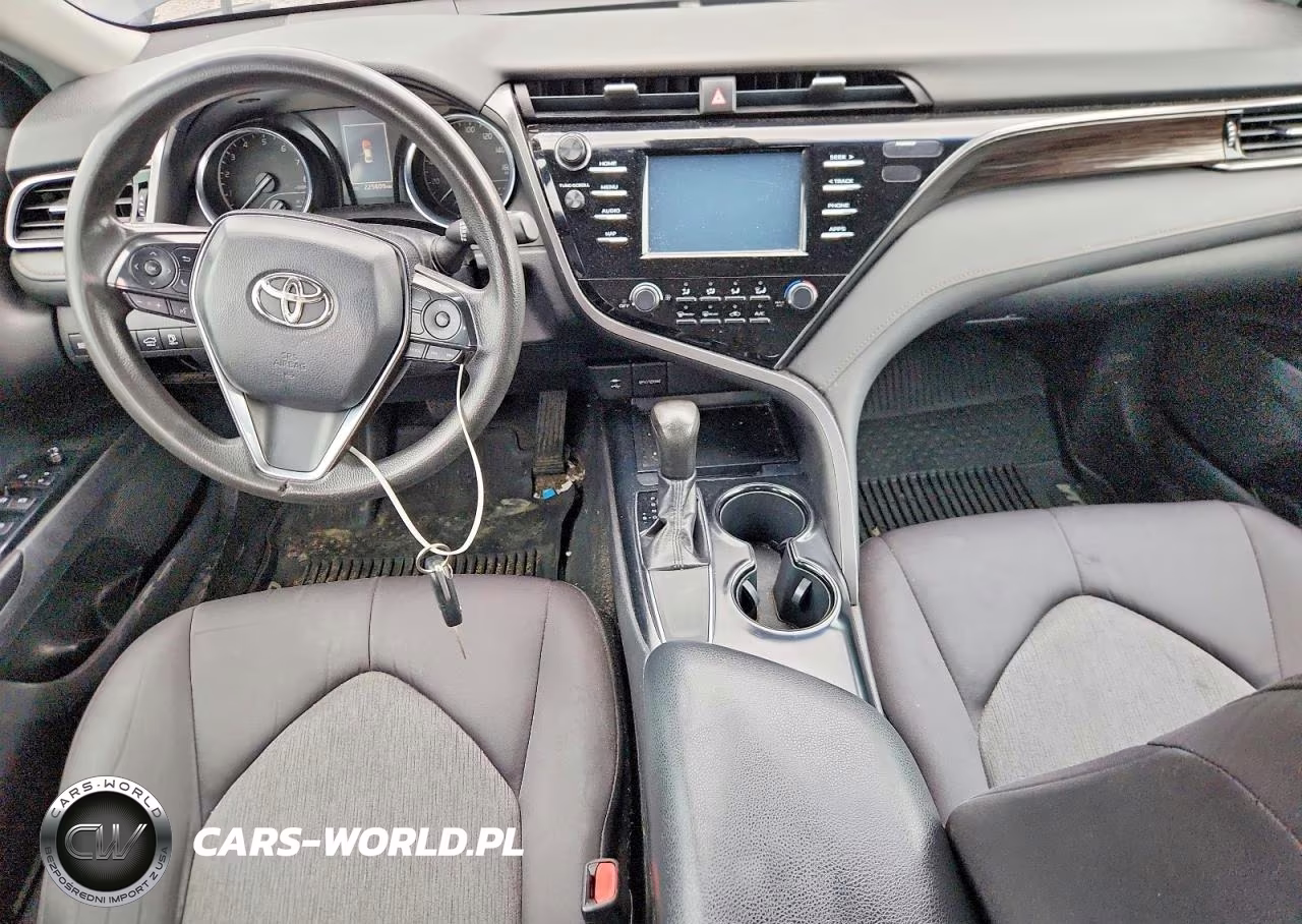 2019 Toyota Camry Le VIN:4T1B11HK2KU742490 - 8