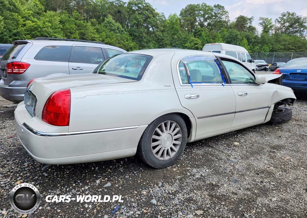 2004 Lincoln Town Car Ultimate VIN:1LNHM83W94Y653984 - 3