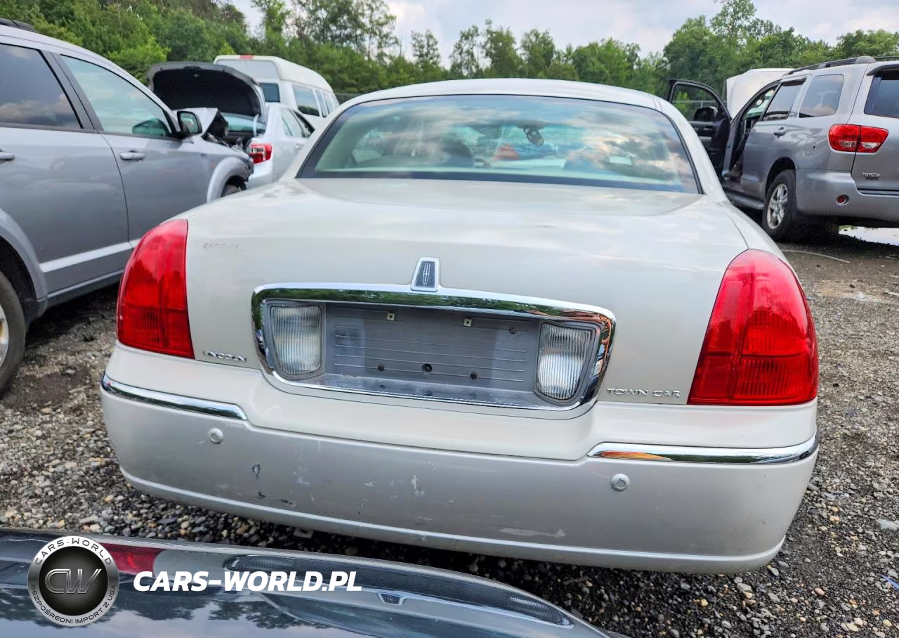 2004 Lincoln Town Car Ultimate VIN:1LNHM83W94Y653984 - 6