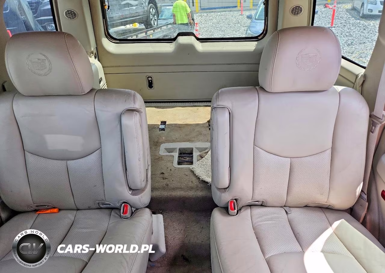2005 Cadillac Escalade Luxury VIN:1GYEK63N05R117326 - 10