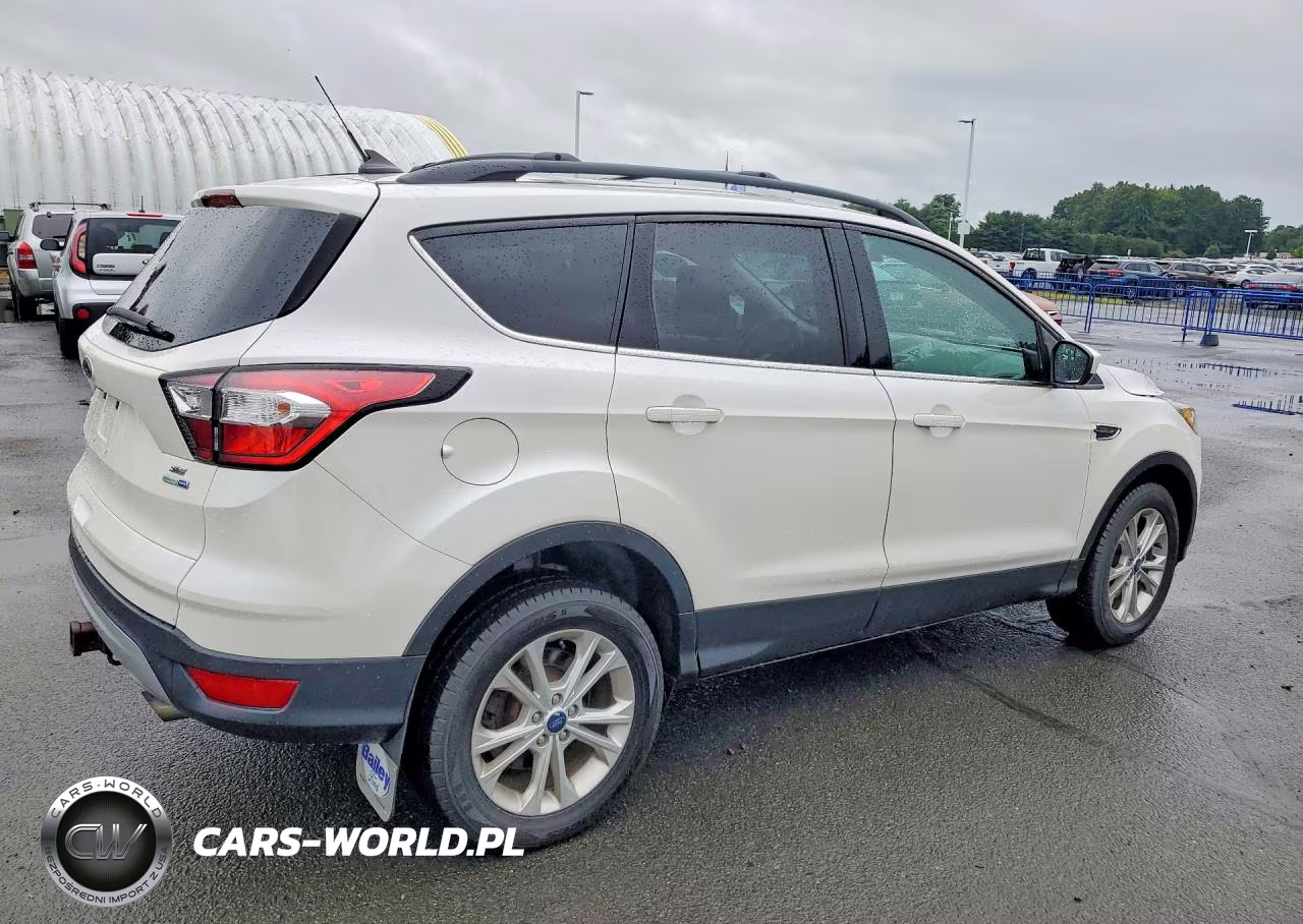 2018 Ford Escape Se VIN:1FMCU9GD0JUC24485 - 3