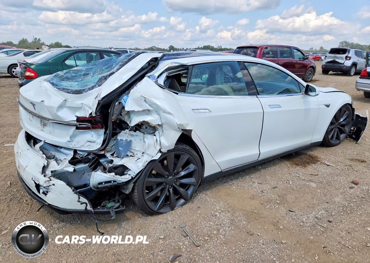 2015 Tesla Model S VIN:5YJSA1E29FF109105 - 3