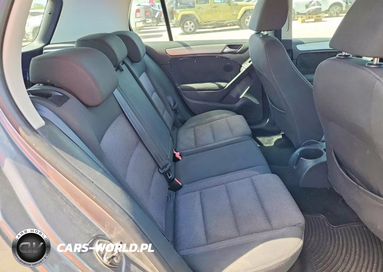 2010 Volkswagen Golf VIN:WVWDA7AJ5AW284464 - 10