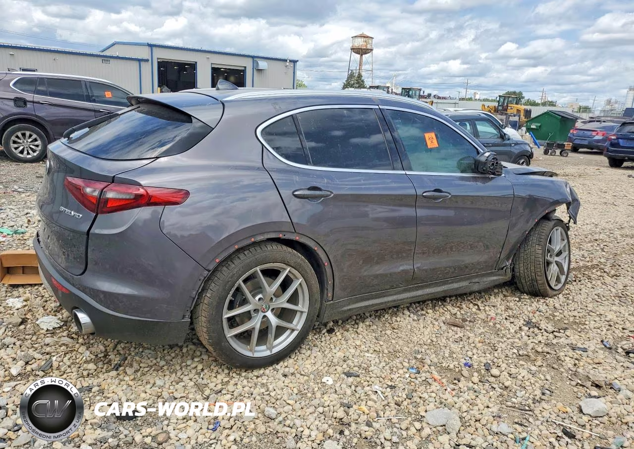 2018 Alfa Romeo Stelvio VIN:ZASFAKAN1J7B73748 - 3