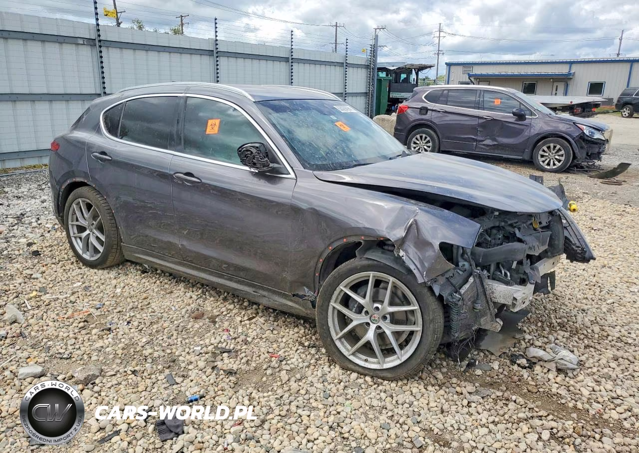 2018 Alfa Romeo Stelvio VIN:ZASFAKAN1J7B73748 - 4