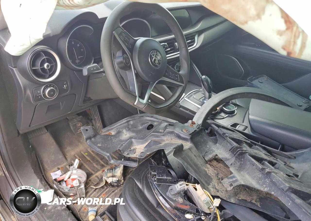 2018 Alfa Romeo Stelvio VIN:ZASFAKAN1J7B73748 - 8