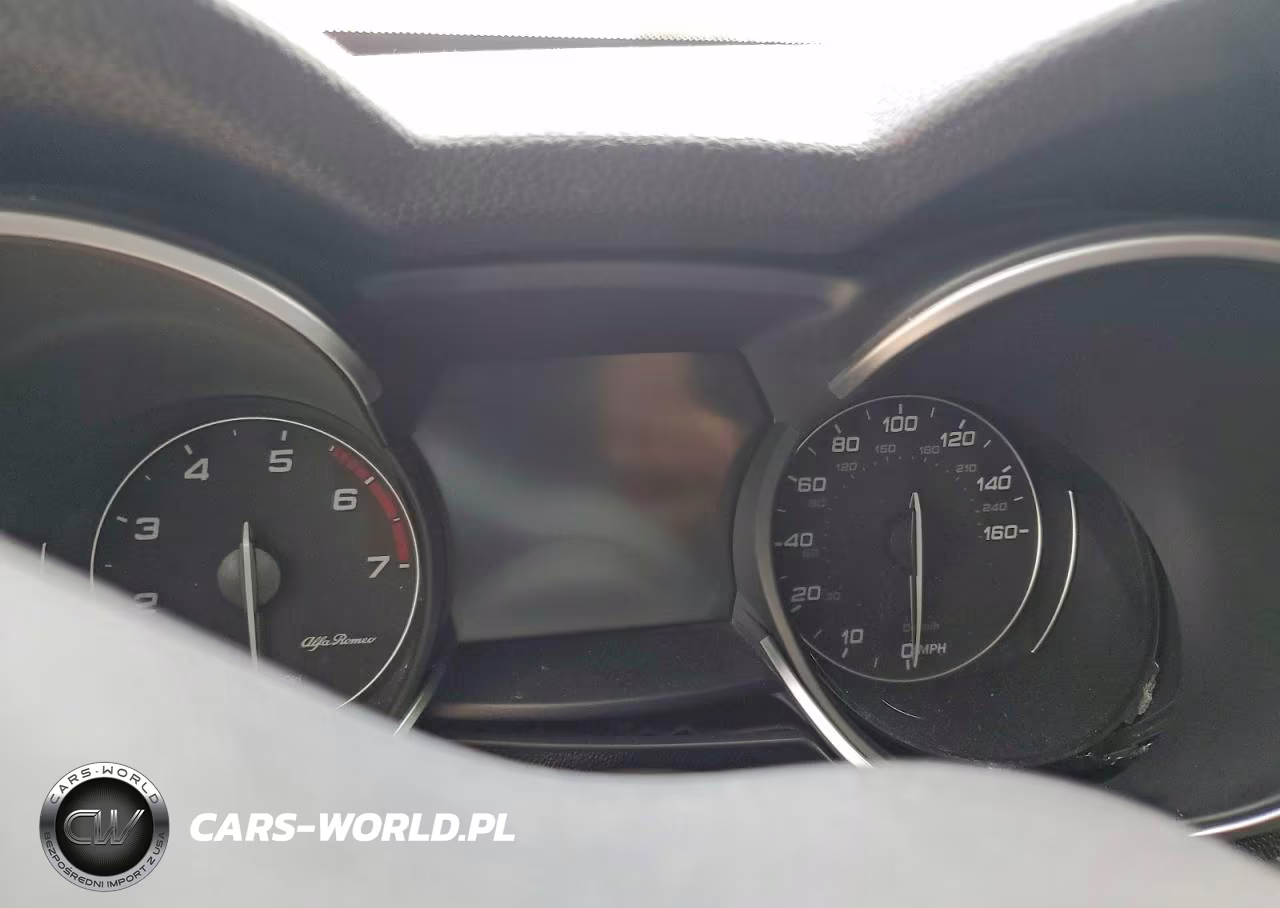 2018 Alfa Romeo Stelvio VIN:ZASFAKAN1J7B73748 - 9