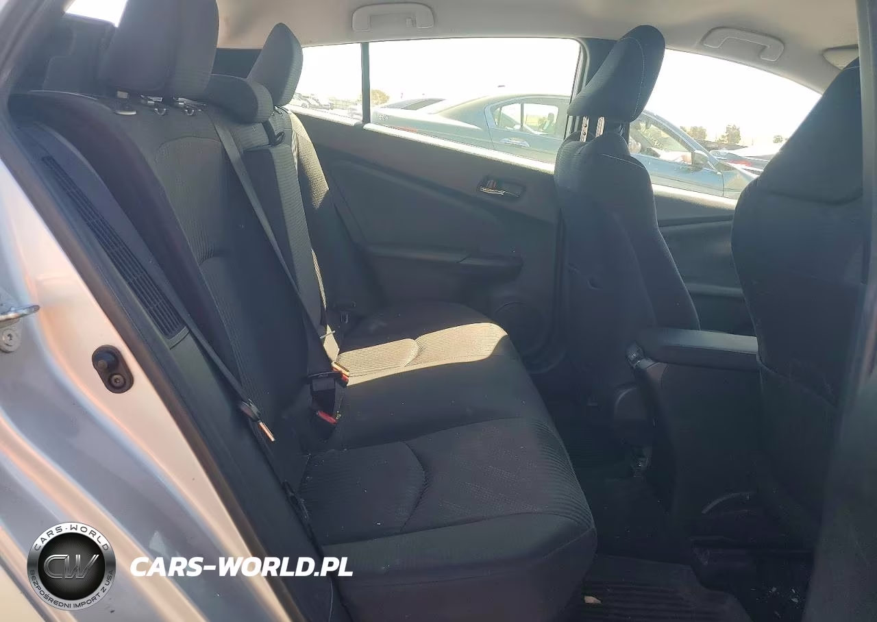 2021 Toyota Prius Prime Le VIN:JTDKAMFP2M3191586 - 10