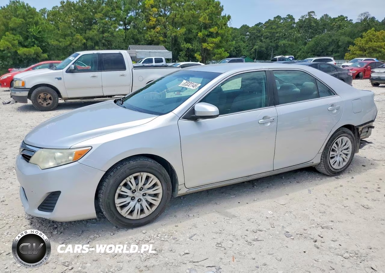 2013 Toyota Camry Le – zdjęcie 1 z 13