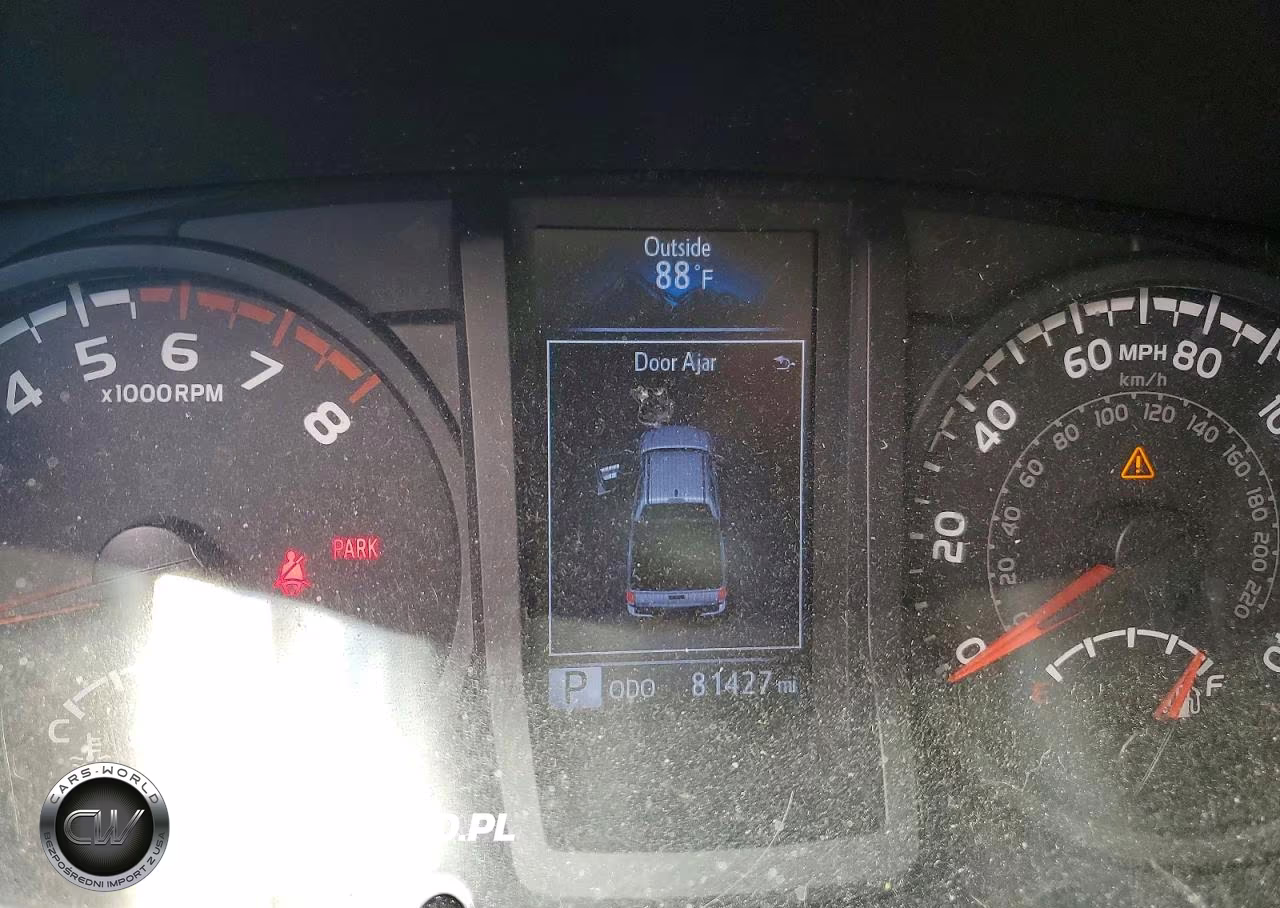 2018 Toyota Tacoma Sr VIN:5TFAX5GN4JX128457 - 9