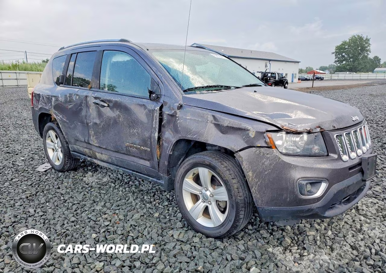 2015 Jeep Compass Latitude VIN:1C4NJCEA4FD414034 - 4