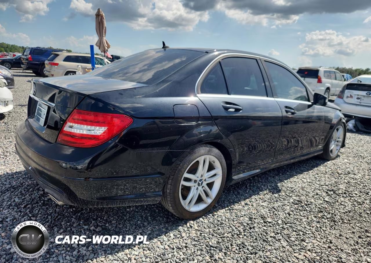 2012 Mercedes-Benz C 300 4Matic VIN:WDDGF8BB0CF910510 - 3