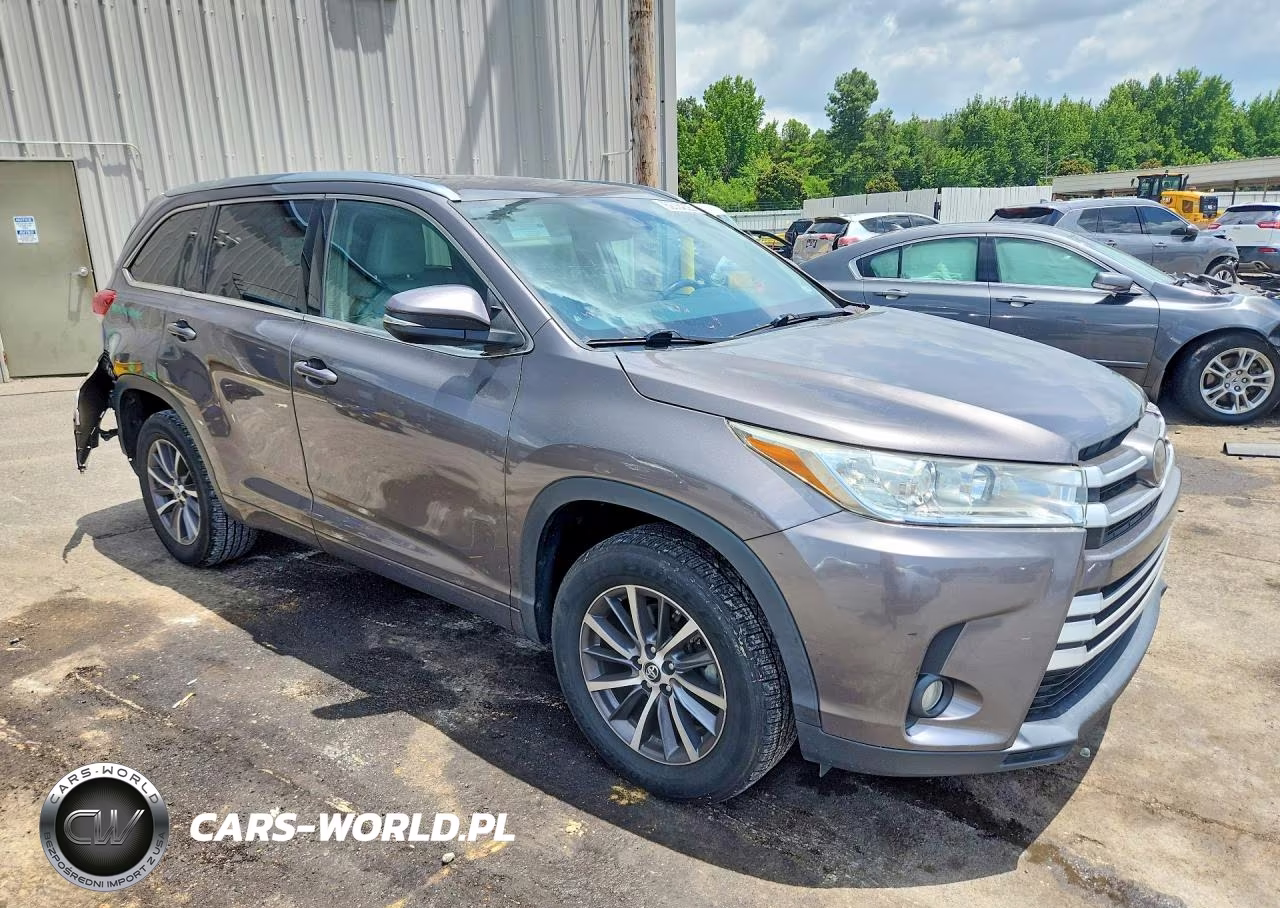2018 Toyota Highlander Xle VIN:5TDKZRFH3JS280219 - 4