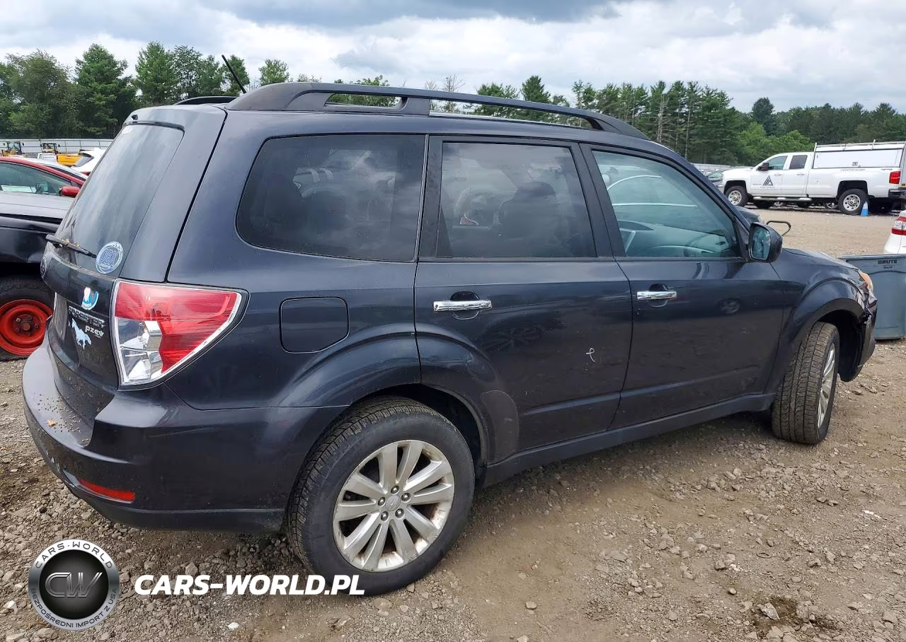 2013 Subaru Forester 2.5X Premium VIN:JF2SHACC0DH443383 - 3