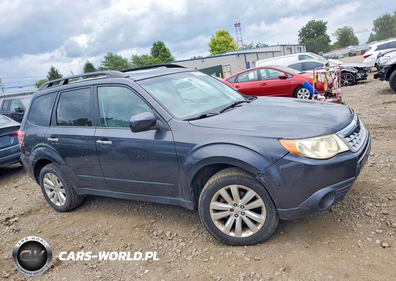 2013 Subaru Forester 2.5X Premium VIN:JF2SHACC0DH443383 - 4