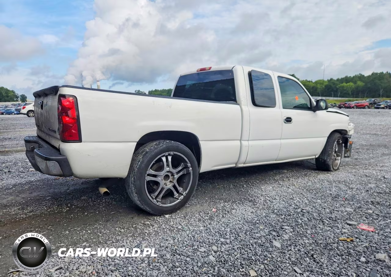 2004 Chevrolet Silverado C1500 VIN:2GCEC19V841107664 - 3