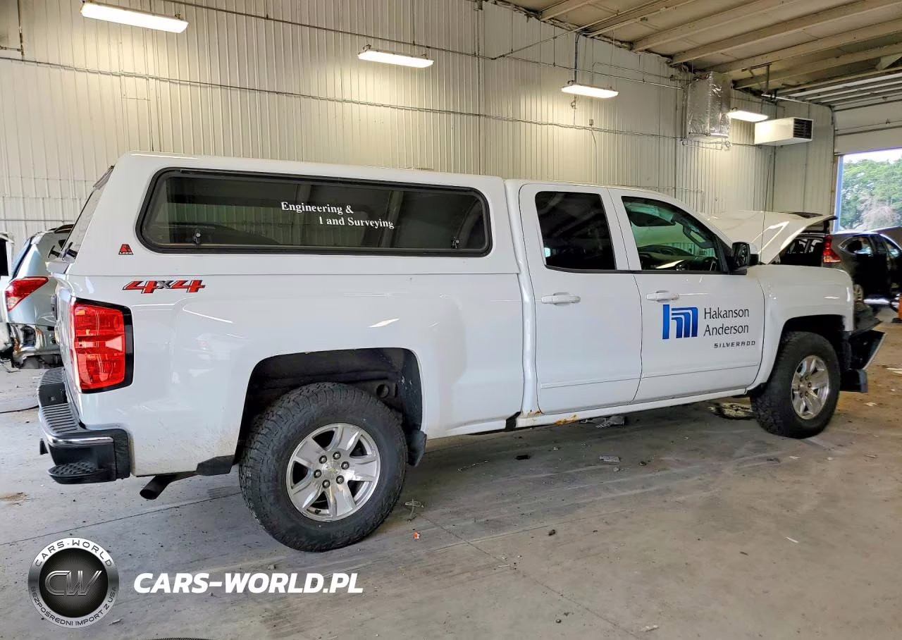 2018 Chevrolet Silverado K1500 Lt VIN:1GCVKREC6JZ115657 - 3