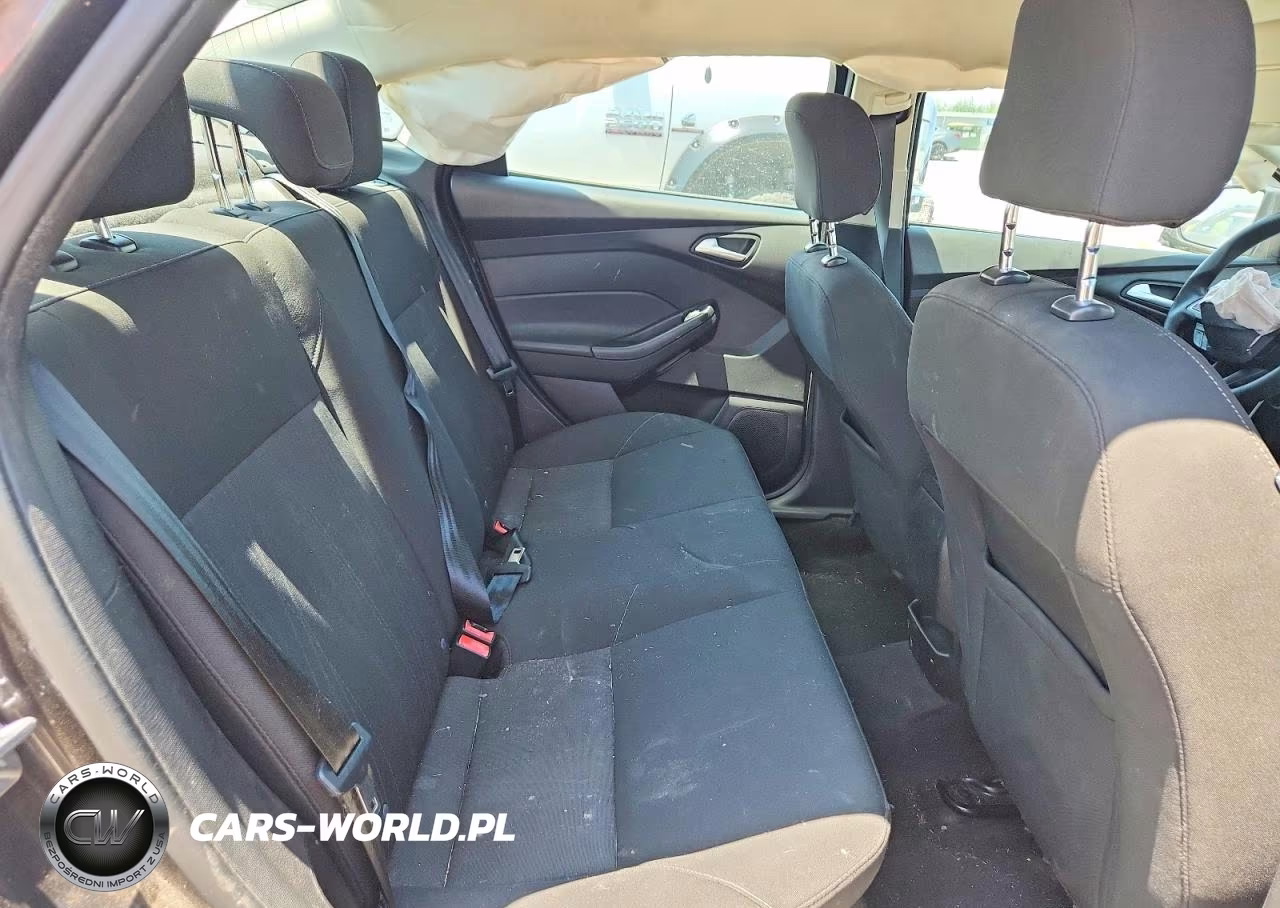 2016 Ford Focus Se VIN:1FADP3F26GL226758 - 10