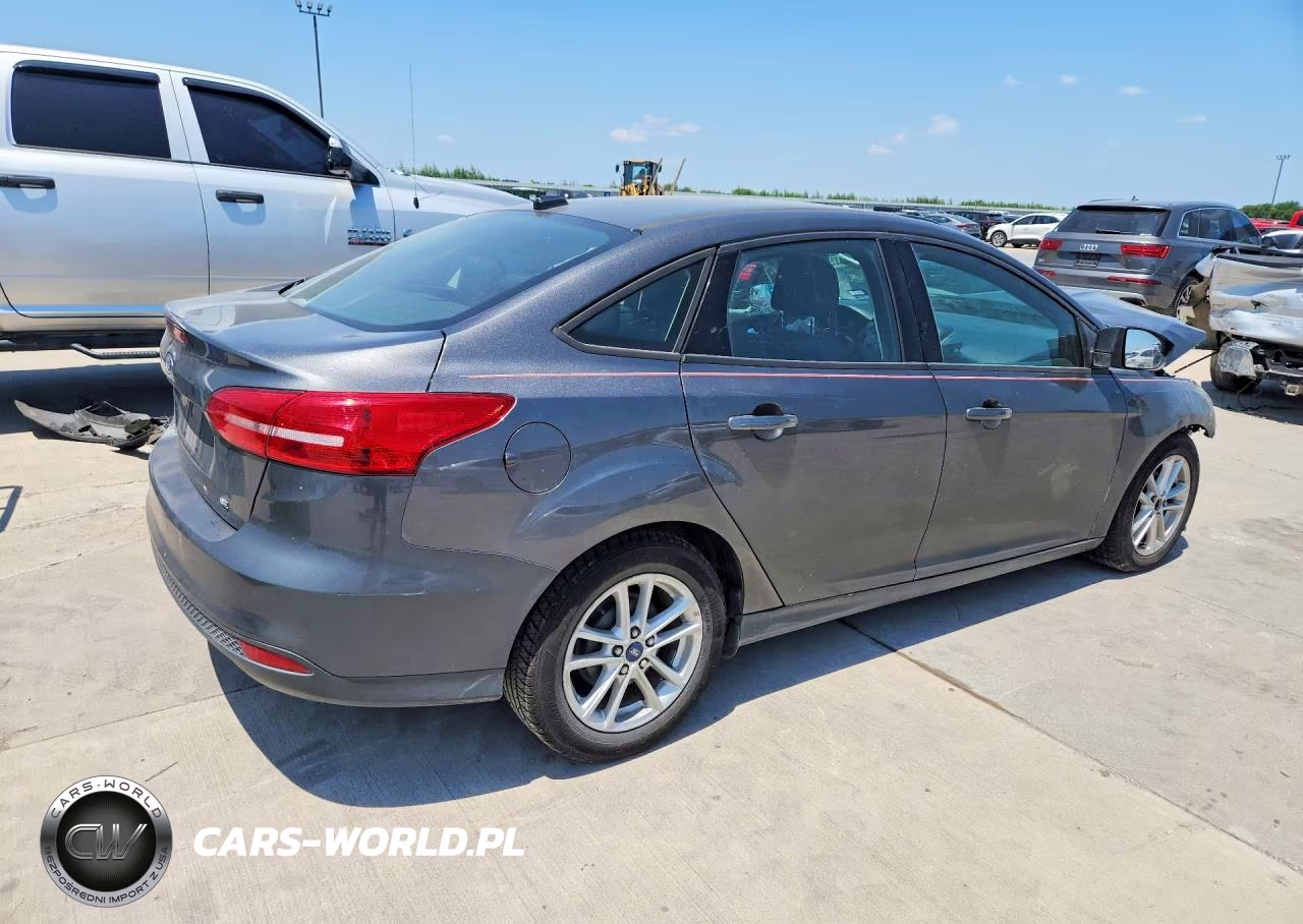 2016 Ford Focus Se VIN:1FADP3F26GL226758 - 3