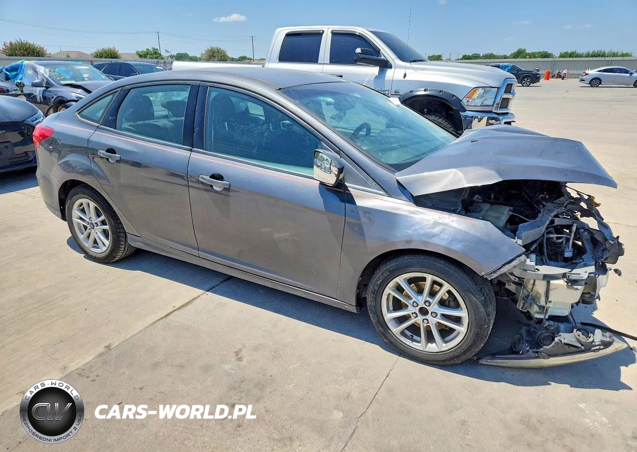 2016 Ford Focus Se VIN:1FADP3F26GL226758 - 4