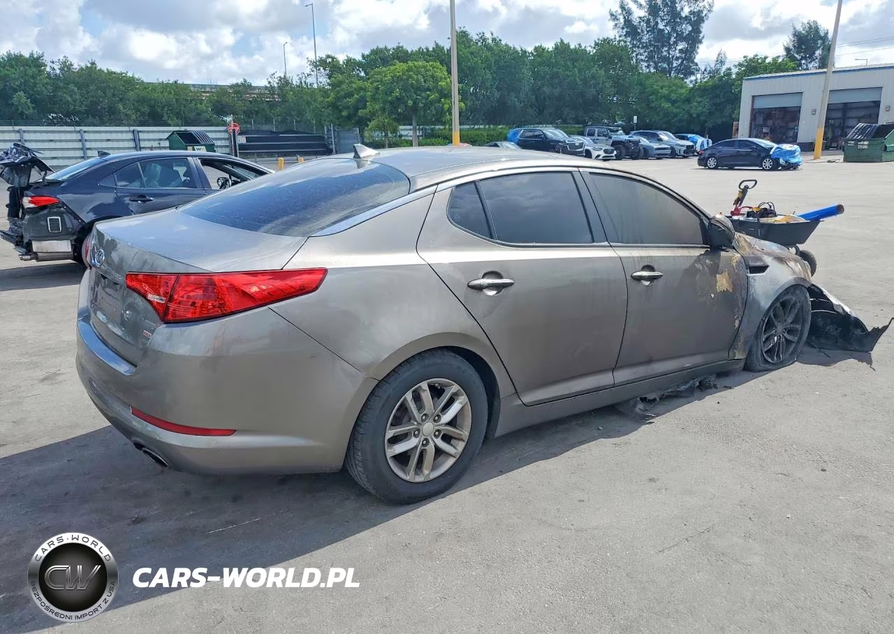2012 Kia Optima Lx VIN:5XXGM4A79CG071304 - 3