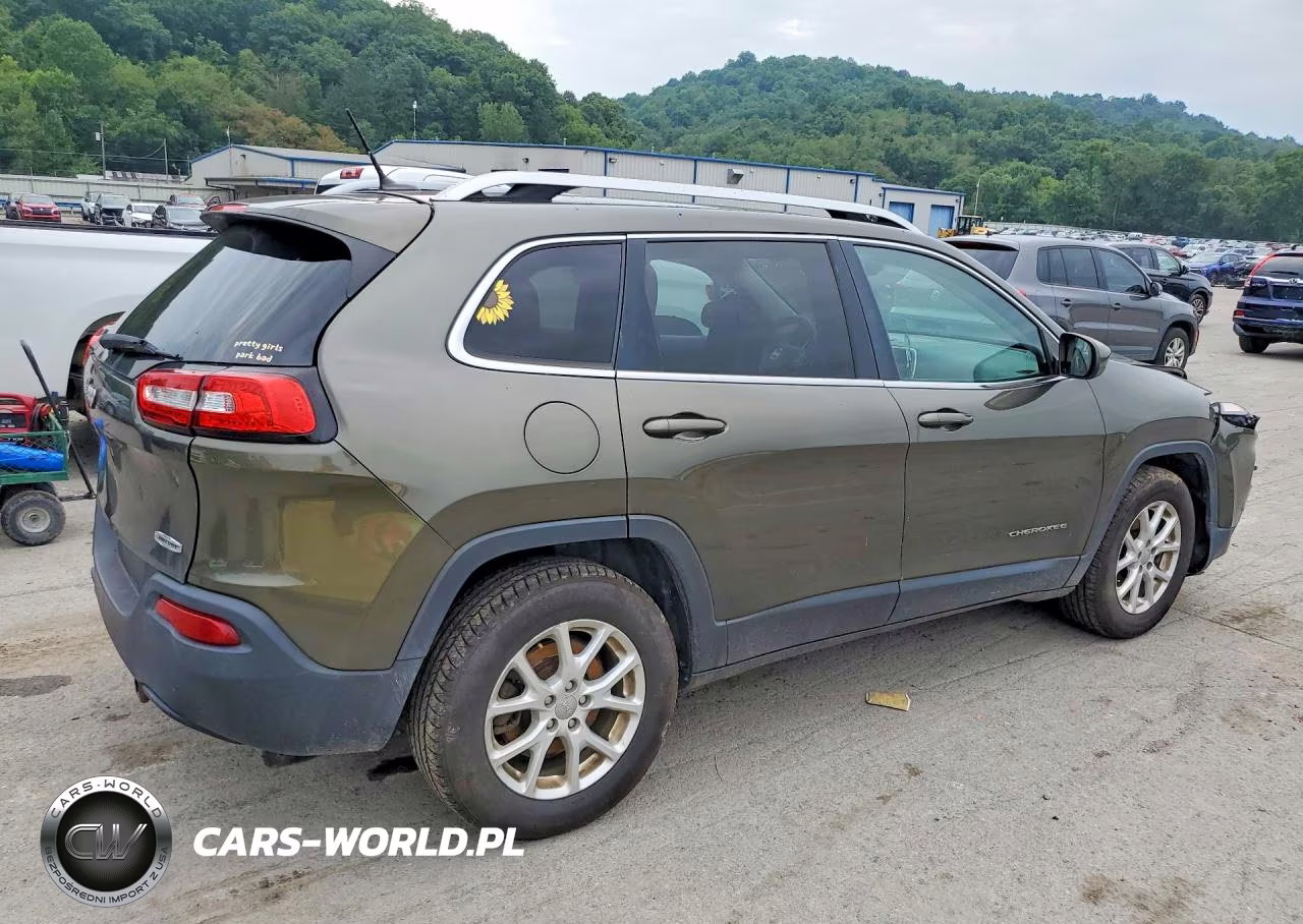 2015 Jeep Cherokee Latitude VIN:1C4PJMCB2FW645626 - 3