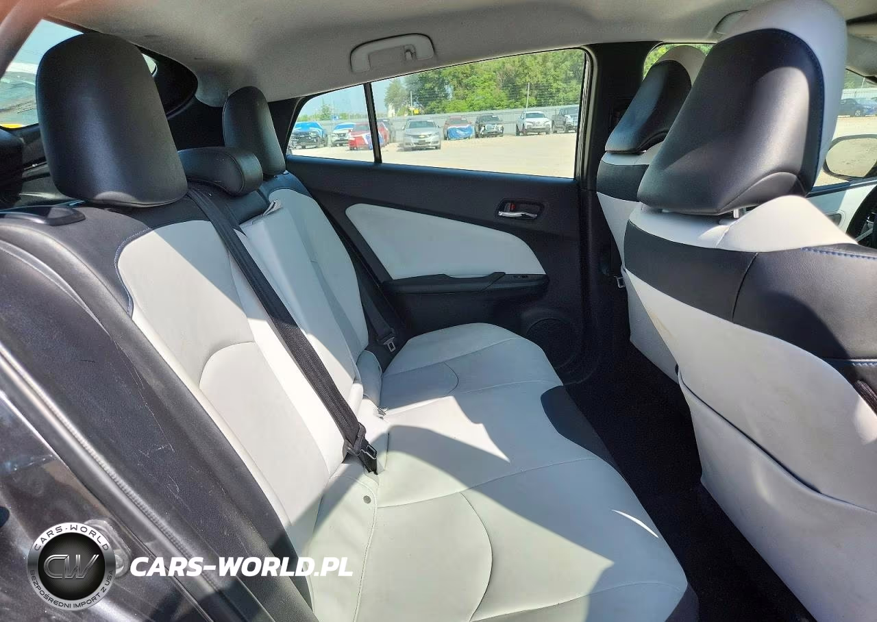 2016 Toyota Prius Three Touring VIN:JTDKARFU0G3019340 - 10