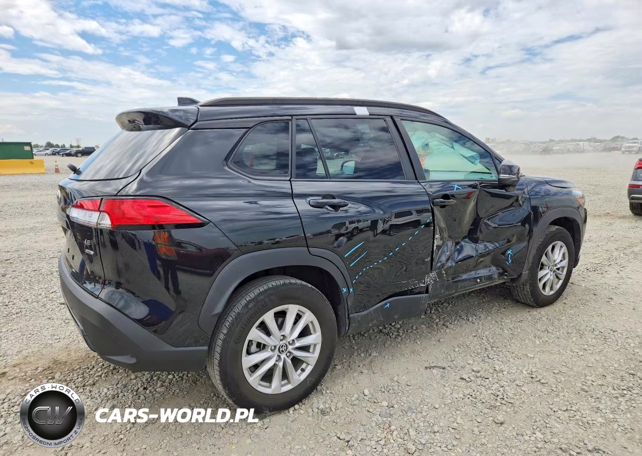 2022 Toyota Corolla Cross Le VIN:7MUBAABG3NV028052 - 3