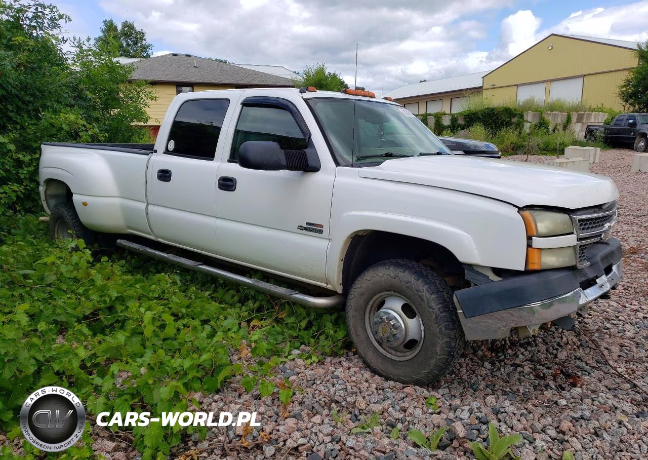 2005 Chevrolet Silverado K3500 VIN:1GCJK33285F968543 - 4