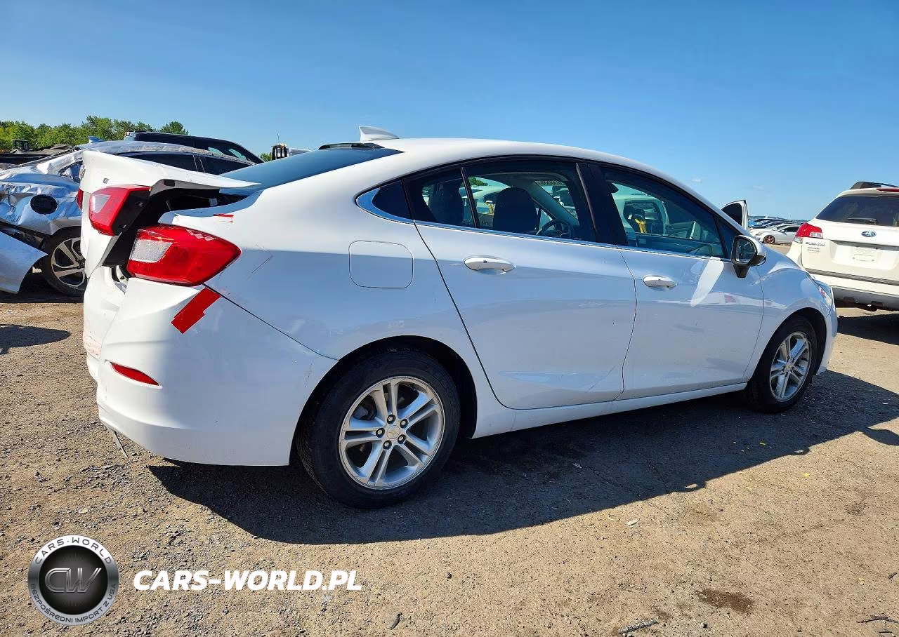 2017 Chevrolet Cruze Lt VIN:1G1BE5SMXH7273627 - 3