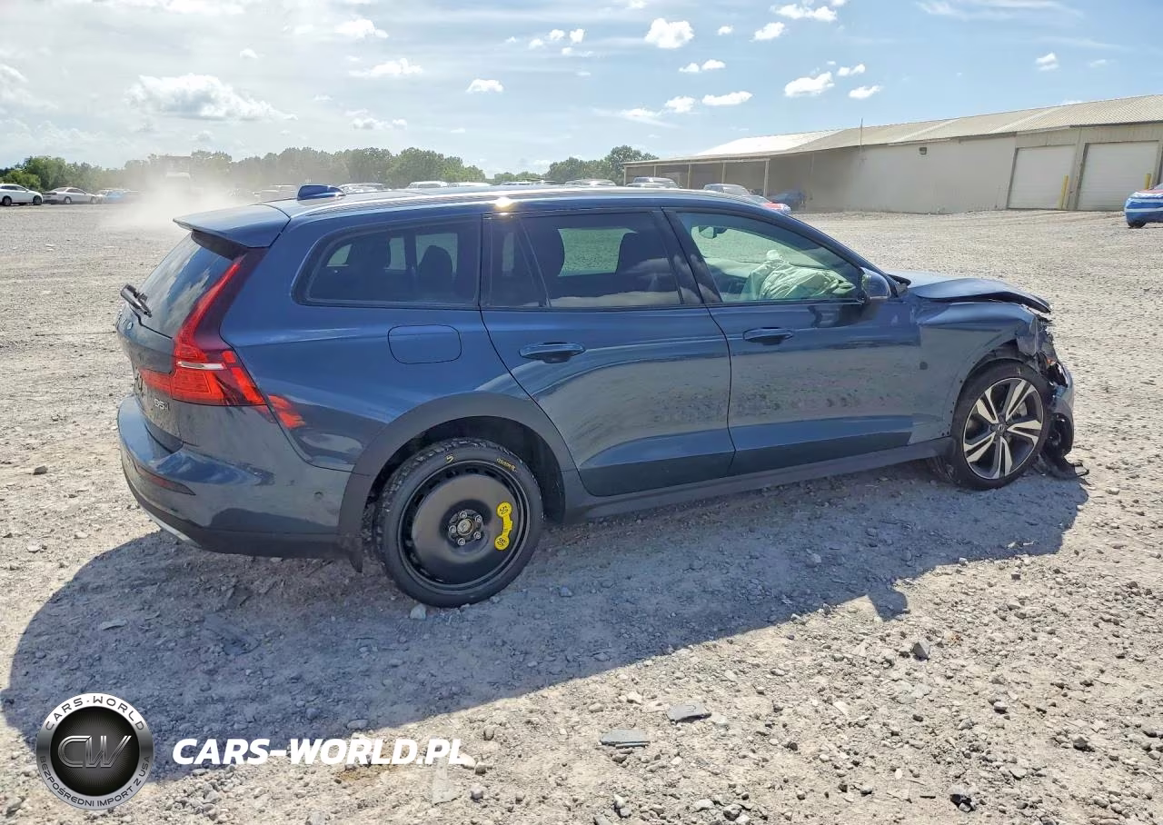 2025 Volvo V60 Cross Country Plus VIN:YV4L12WK1S2147916 - 3