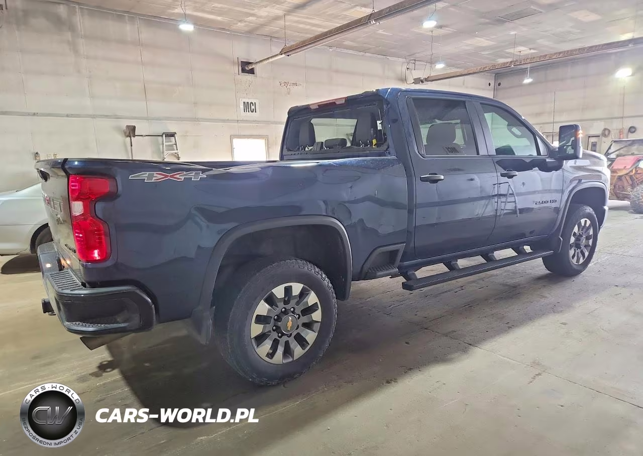 2023 Chevrolet Silverado K2500 Custom VIN:2GC4YME77P1719686 - 3