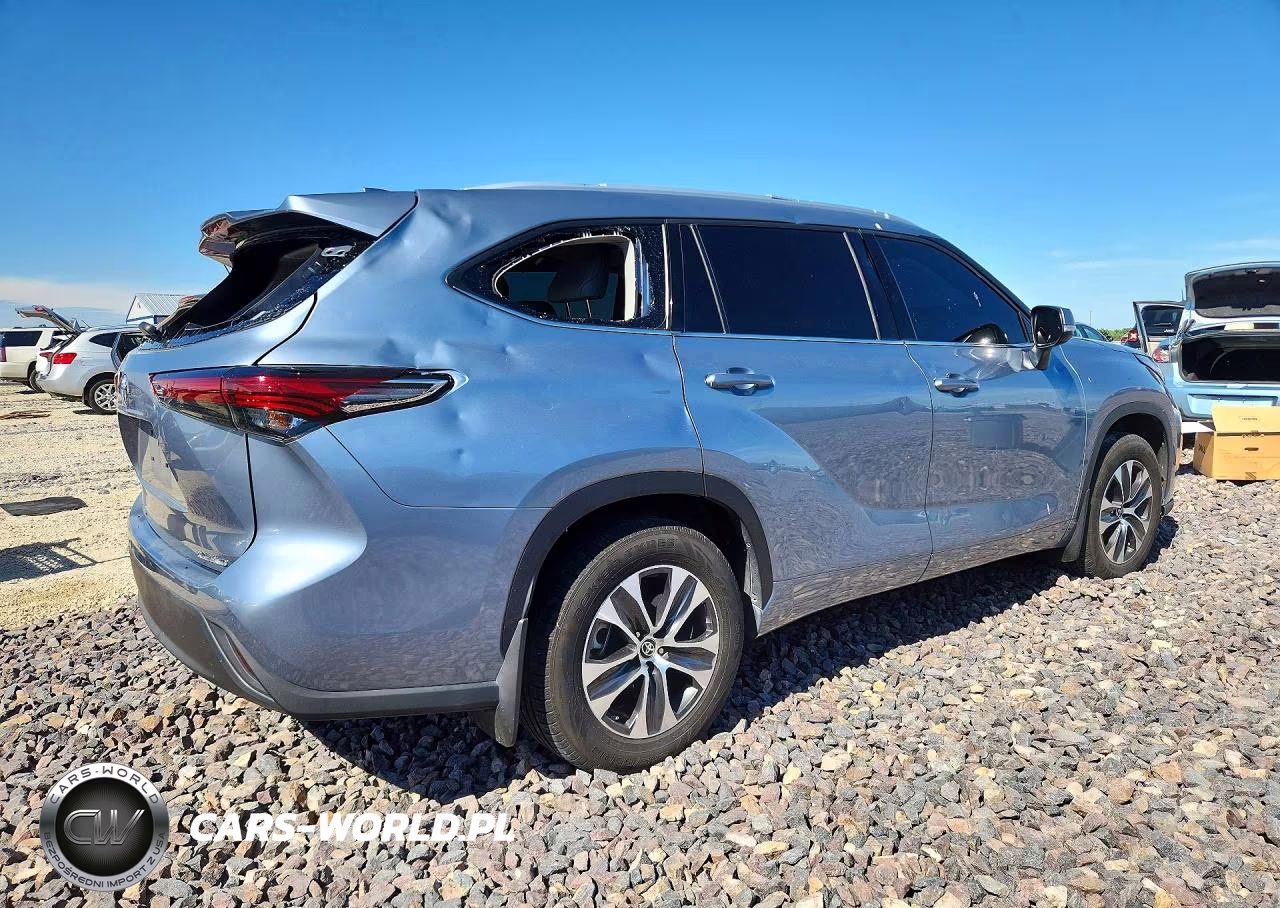2022 Toyota Highlander Xle VIN:5TDHZRBH9NS208933 - 3