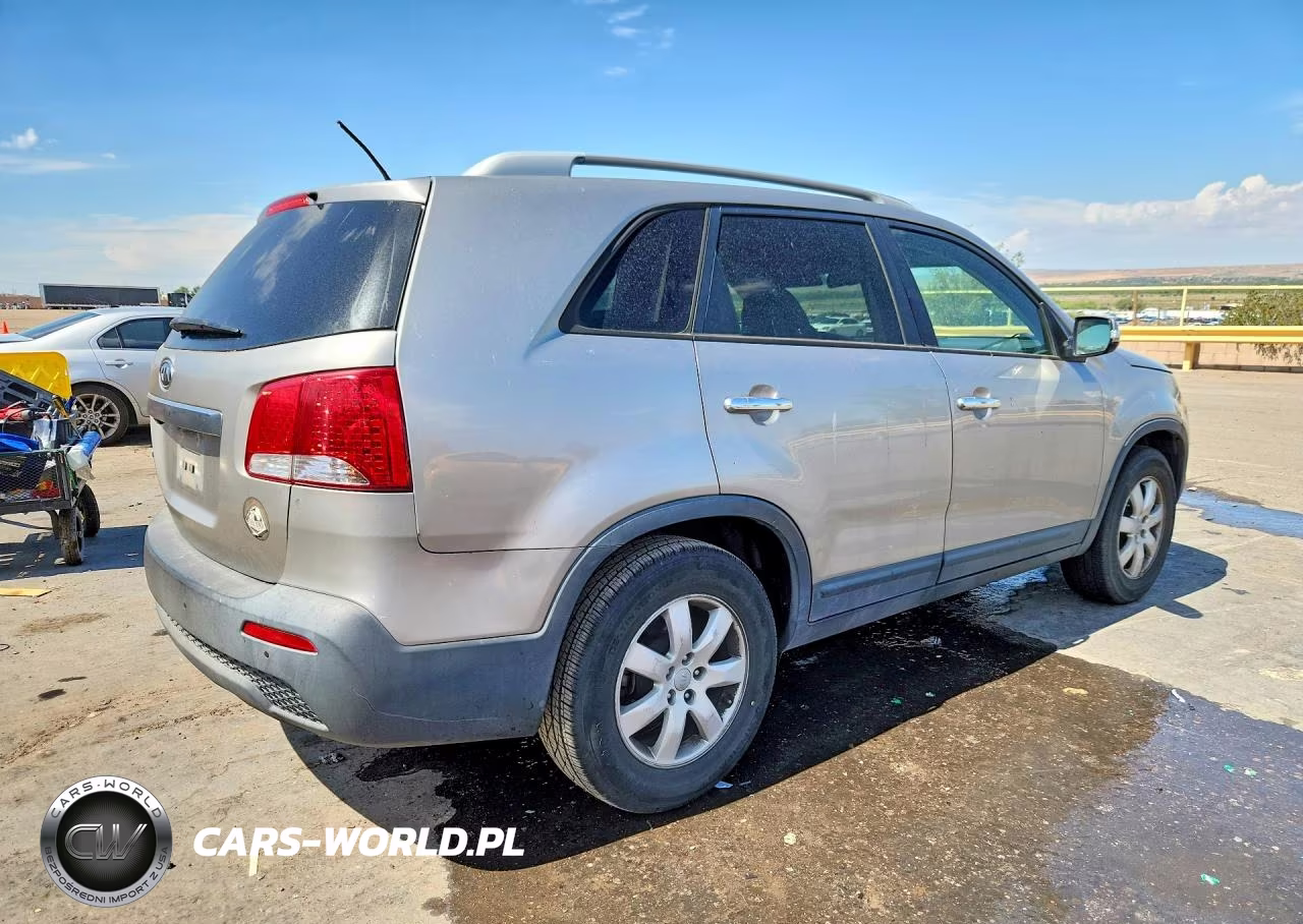 2013 Kia Sorento Lx VIN:5XYKT3A68DG418293 - 3