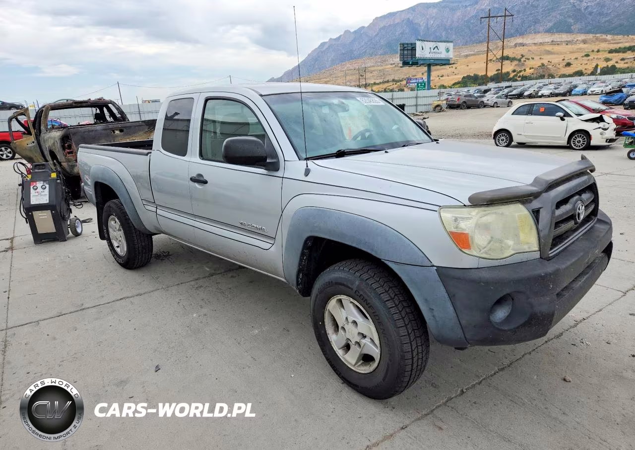 2005 Toyota Tacoma Access Cab VIN:5TEUU42N05Z029821 - 4