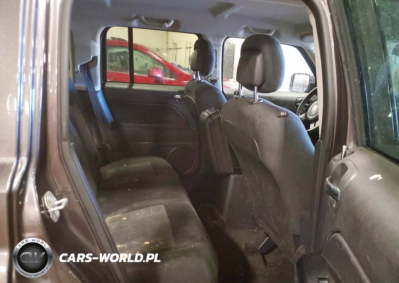 2016 Jeep Patriot Latitude VIN:1C4NJRFB8GD696500 - 11