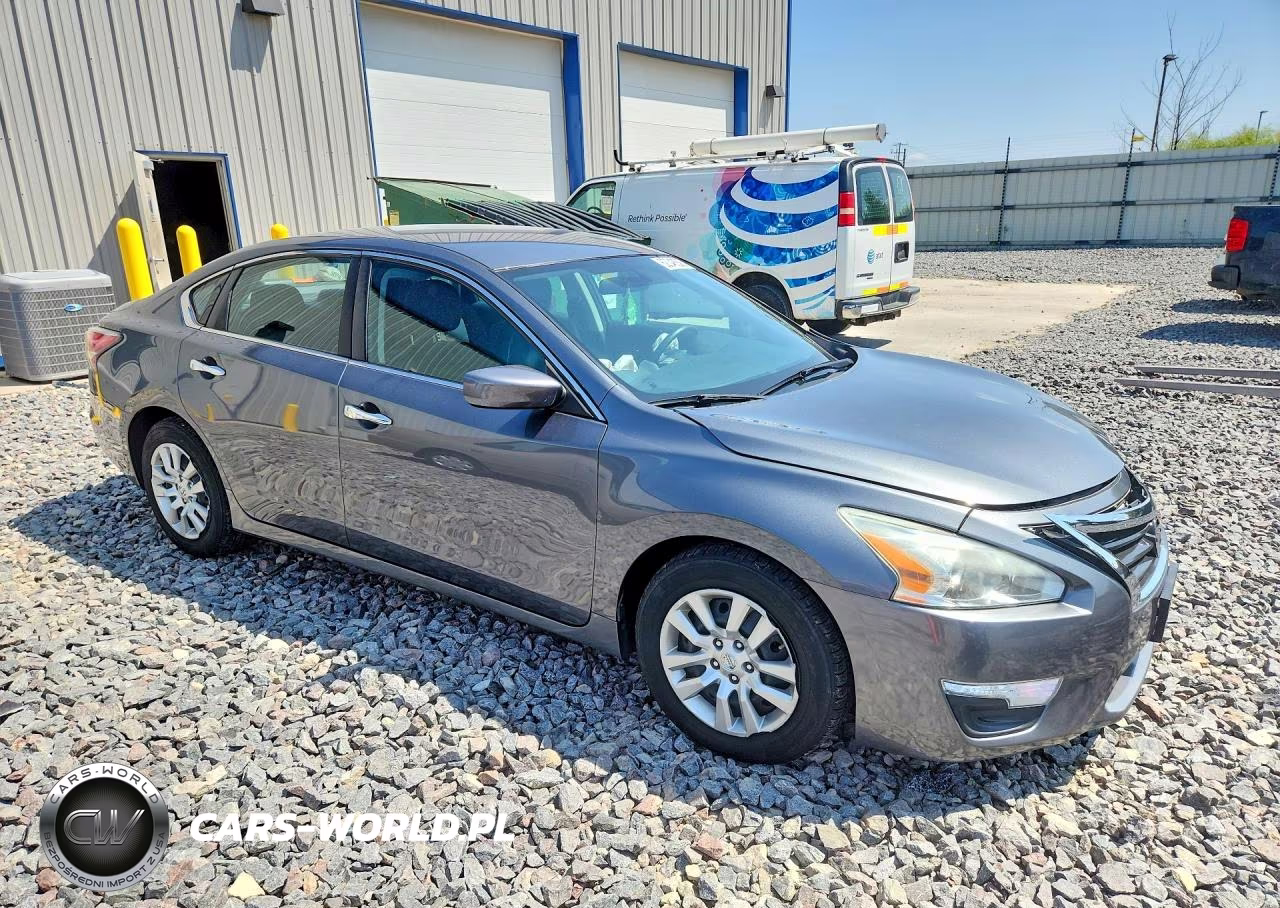 2015 Nissan Altima 2.5 S VIN:1N4AL3AP4FN347342 - 4